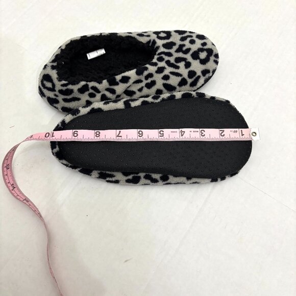 Isaac Mizrahi Leopard Print Fuzzy Sherpa Lining Slippers - Black & Gray - Picture 5 of 6